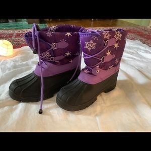 Purple snow flake snow boots